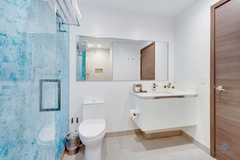 Room 3, Amazing Pool Balcony - Up To 6 Near Beach, Broward