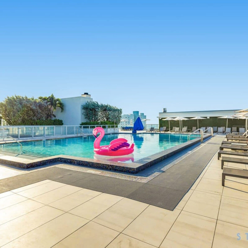 Room 4, Perfect Relax Rooftop Pool Gym Hot Tub, Broward