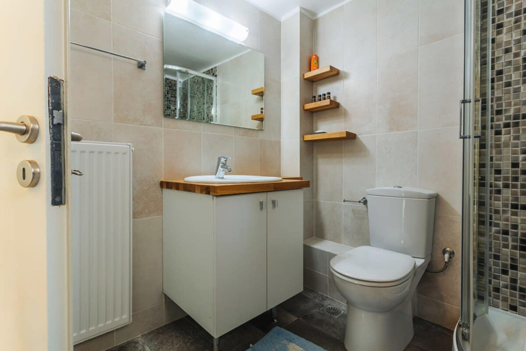 Others 2, Upscale Modern Escape in the Historic Center, Peloponnese