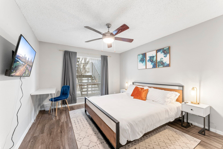 Bedroom 3, Soco 2BR Corner Suite w Pool King bed Fast Wifi, Travis
