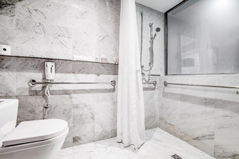 Bathroom 7