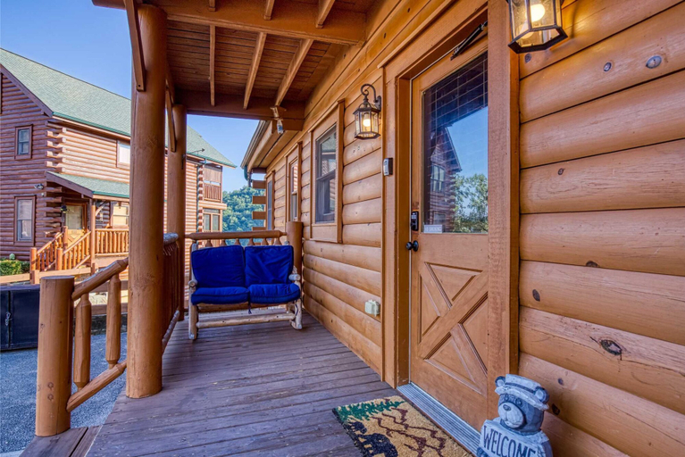 Room 4, Prestigious Luxury Pool Game Room Mtn Views, Sevier