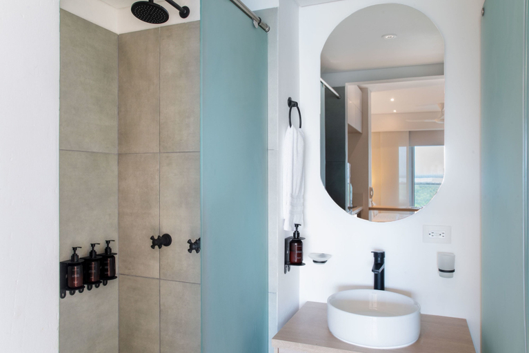 Room 5, w Comfortable Loft w Balcony in Crespo, Cartagena de Indias
