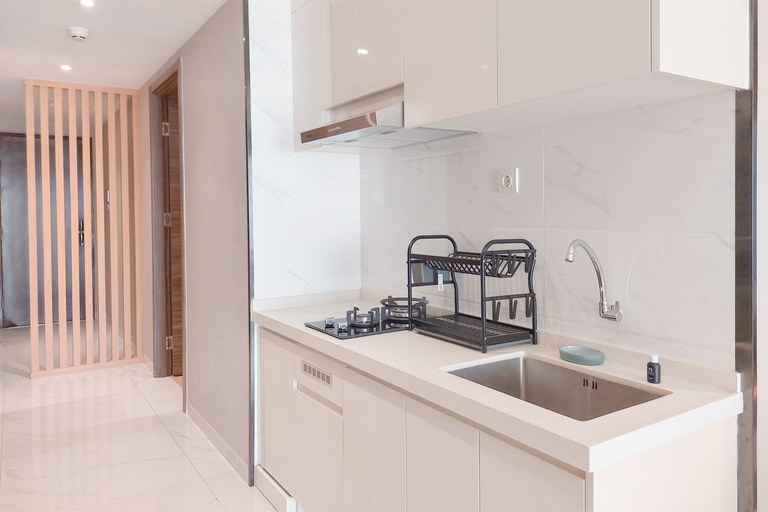 Others 2, Spacious and Comfy 3BR at Sky House BSD Apartment By Travelio, Tangerang Selatan