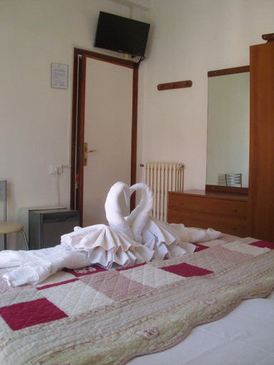 Bedroom 3, Hotel Caribe, Lucca