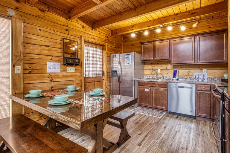 Room 3, Amazing Views Pool Hot Tub Pool Table Arcade, Sevier