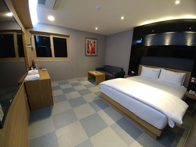Bedroom 2, Khan Hotel, Dalseong