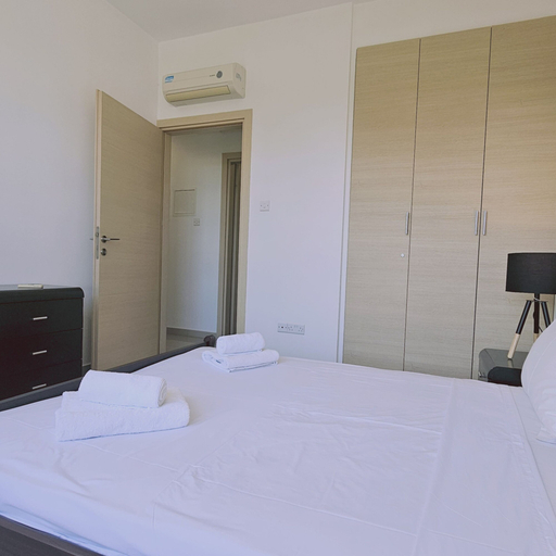 Room 2, 118 LCA - Stay White Petals Apartment, Larnaca