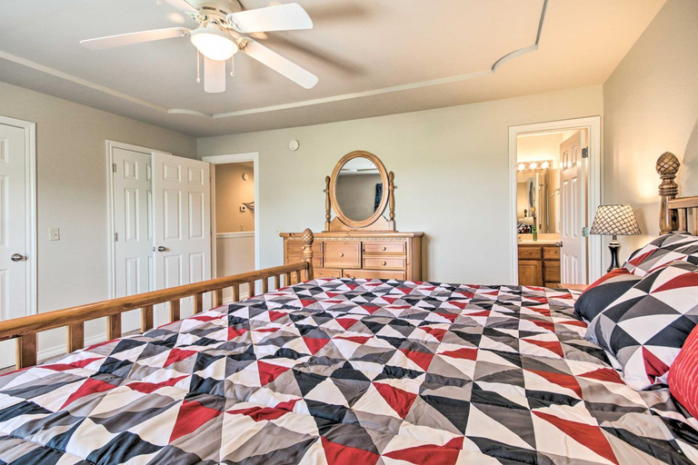 Bedroom 2, Cozy Eucha Townhome with Deck and Lake Access!, Delaware