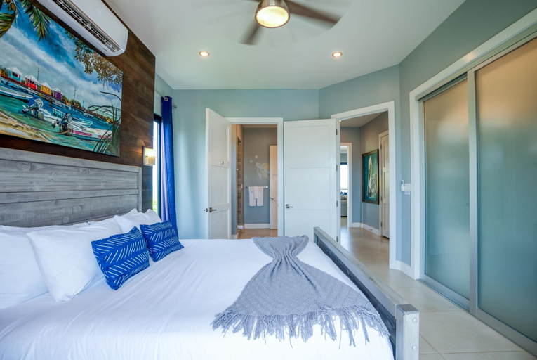Room 5, Oceanfront Sunset Gecko Condo - Second Floor 2A