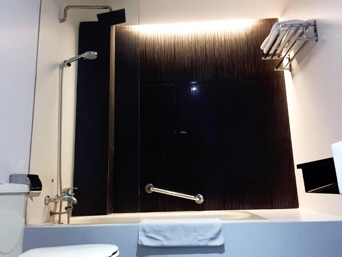 Bathroom 12