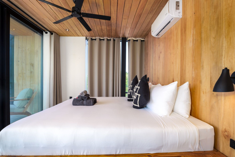 Room 2, NEW Modern Ocean Front Villa on Private Island