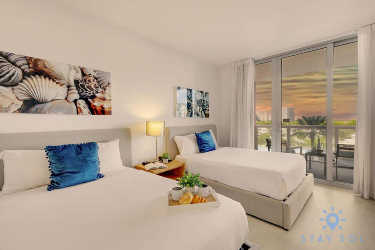 Room 2, Balcony w View Pool Gym Near Beach, Broward