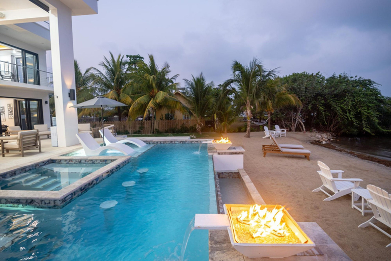 Others 3, Spacious 4-bed Villa in Placencia Village w Pool