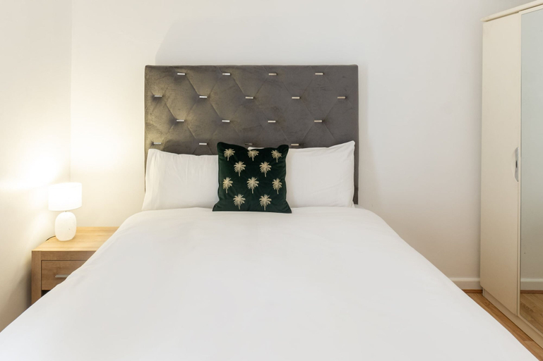 Bedroom 3, Host Stay Bardsay Road, Sefton