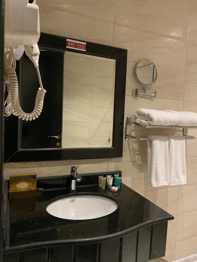 Bathroom 3, Bellevue Park Royal Hotel, Taif
