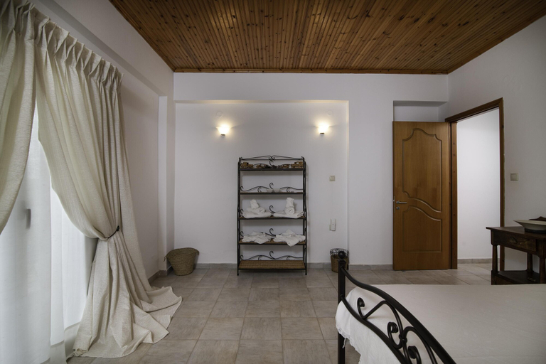 Room 3, Villa John Dimeon With Private Pool, West Greece