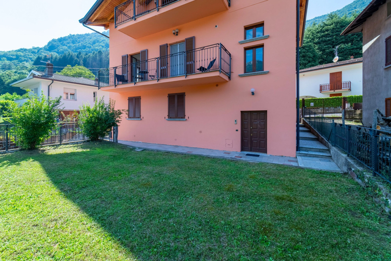 Room 4, Appartamento al Lavatoio di Valbrona by Wonderful Italy, Como