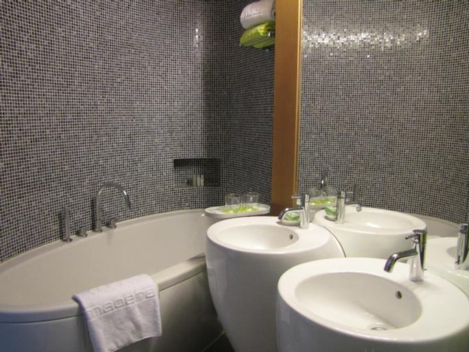 Bathroom 9