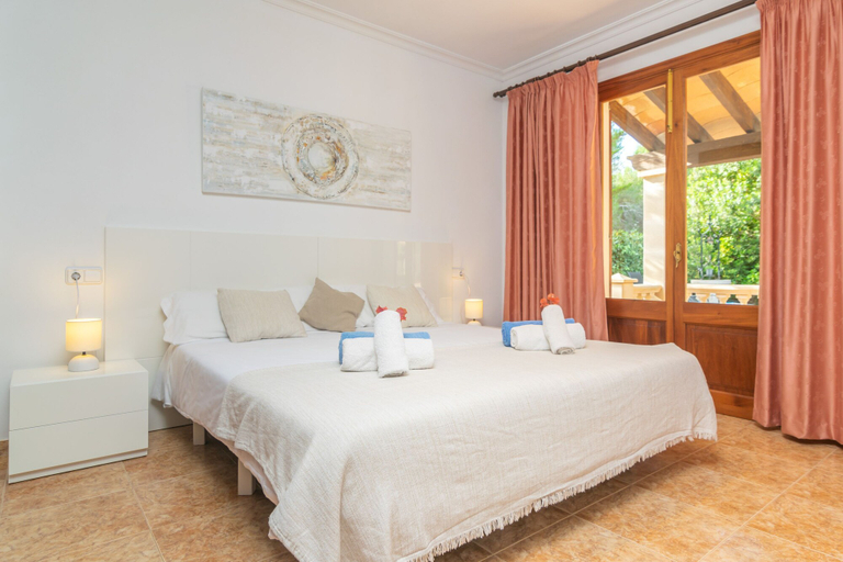 Room 4, Pomeres 9 in Sa Coma, Baleares