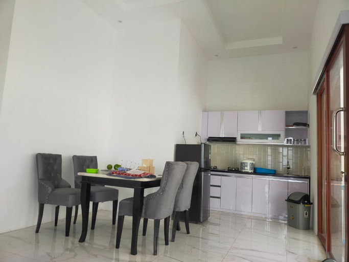 Dining Room 12