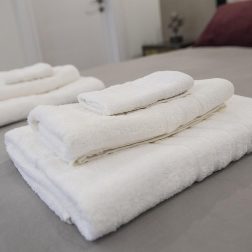 Room 4, 96 Nic1 - Stay Glam Skin Studio