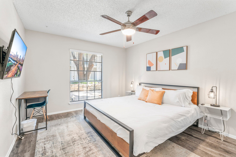 Room 3, Soco 2BR Cozy Suite w Pool King bed Fast Wifi, Travis