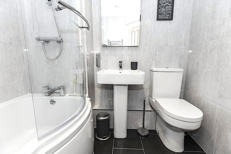 Bathroom 3, Pullman House, Darlington