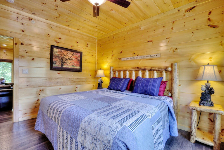 Room 5, 5 Master Suites 5 6bath Cabin 5 min to Gsmnp, Sevier