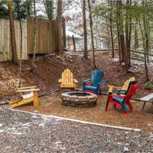 BBQ/picnic area, A Charming Cabin Pool Firepit Hot Tub-jacuzzi, Sevier