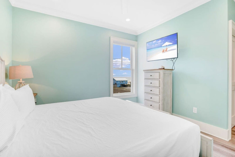 Room 5, Porpoise-full Life Spacious Beach Home w Pool, Baldwin
