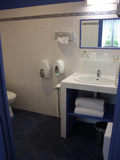 Bathroom 2, Hotel le Chalet Fleuri, Bouches-du-Rhône