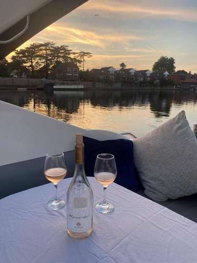 Dining, Romantic 3beds Yacht Escape on Thames, Windsor and Maidenhead
