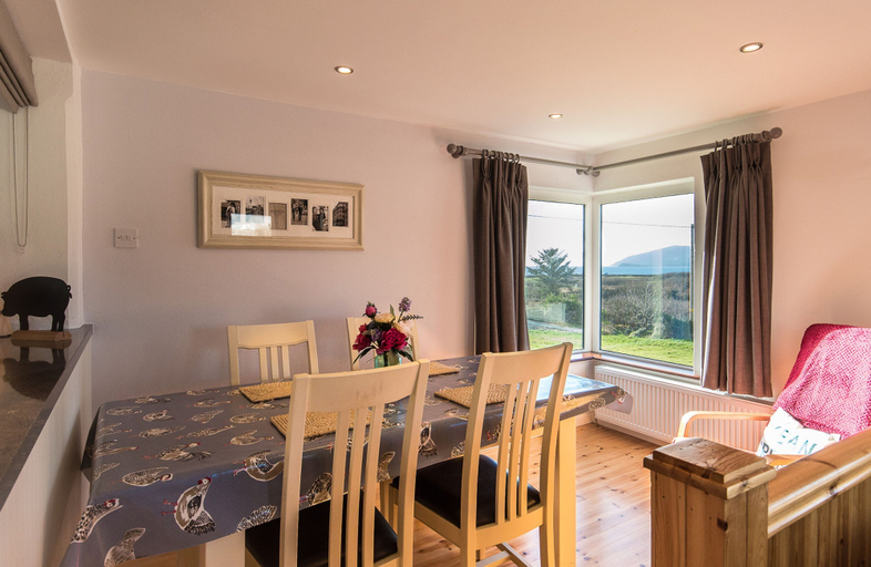 Room 2, Large House With Adjoining Cottage Close to Waterville