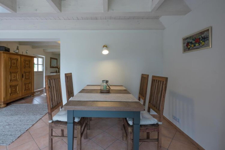 Dining 5, Charmantes Reetdachhaus in Lehe, Dithmarschen