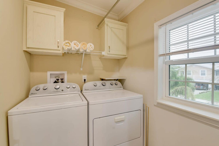 Room 5, Loggerhead Lagoon Canalfront Tiki Hut Dock, Monroe
