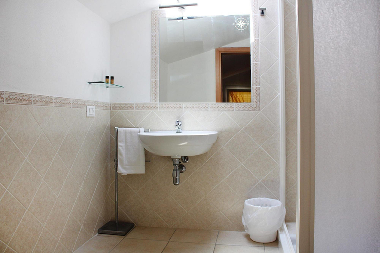 Bathroom 3, Apartment in Tuscany Near Sandy Beaches, Livorno