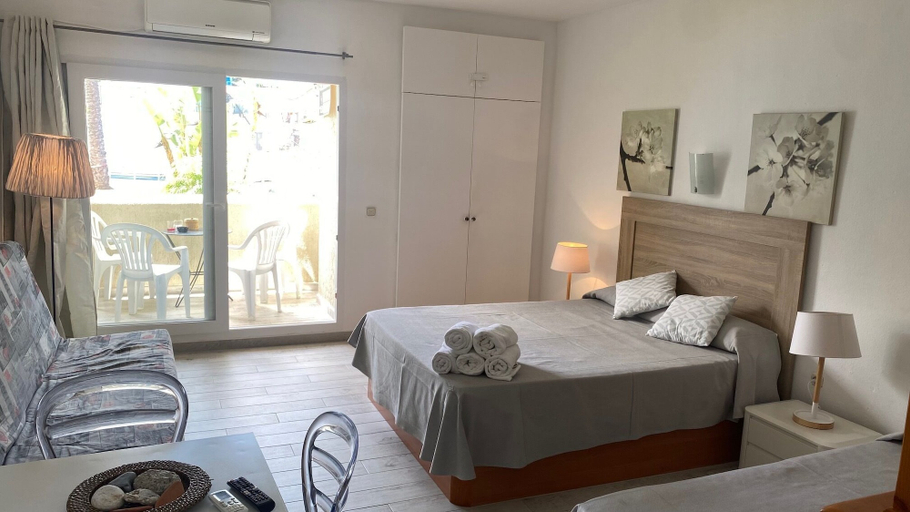 Bedroom 2, Benal Beach Resort, Pools&slides are Already Open, Málaga
