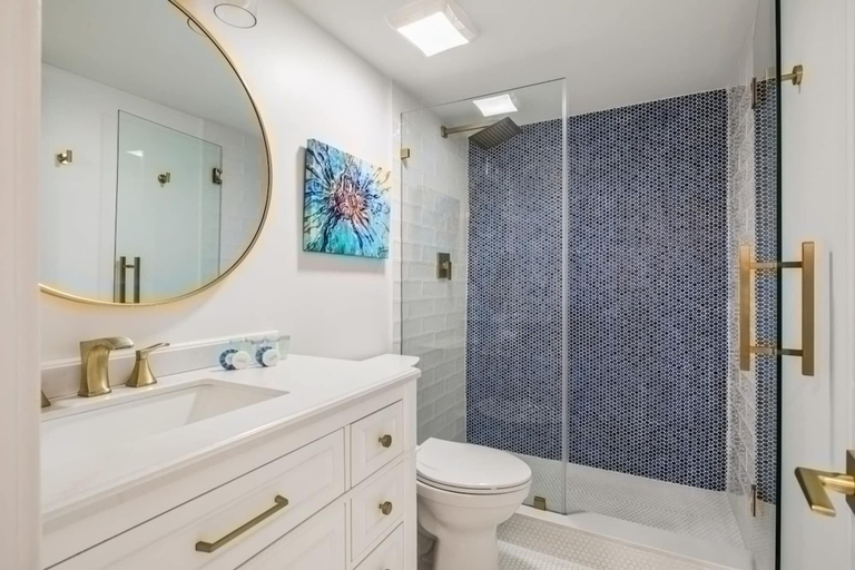 Room 2, Island Time Gorgeous Condo Steps To The Beach, Monroe