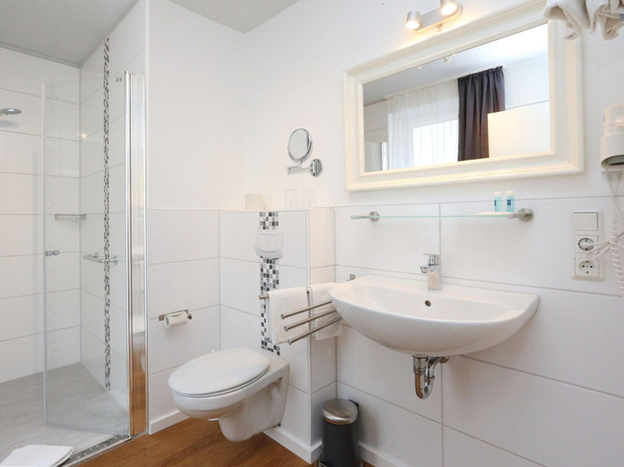 Bathroom 2, Apartment in Eifel With Terrace and Nature, Vulkaneifel