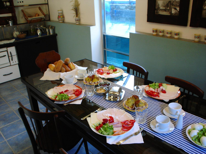 Food & Drinks 4, Historicky objekt Ailit, Senica