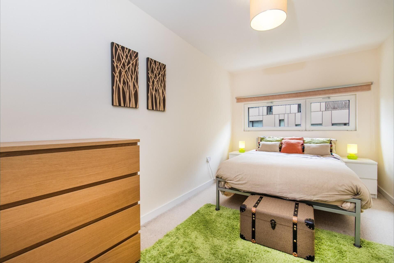 Bedroom, 1-bed - Sleeps 2 - Near Victoria Coach Stn, London