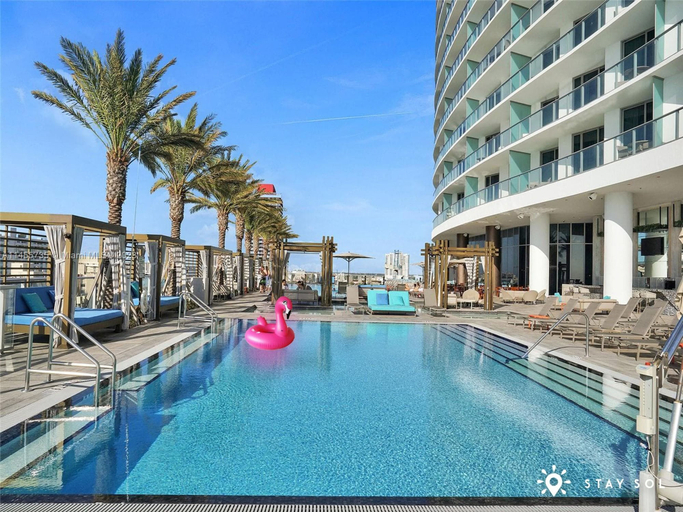 Room 4, 1BR Ocean View Balcony - Amazing Pool, Broward