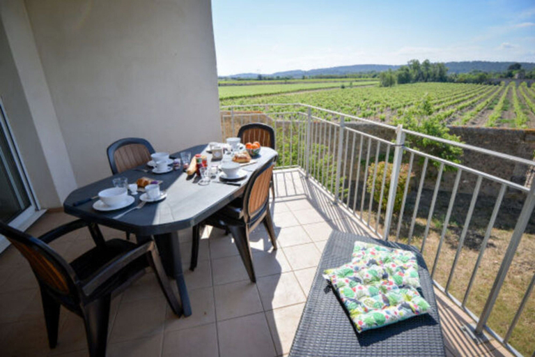Dining 4, Apartment in Azille Near Lac de Jouarres, Aude