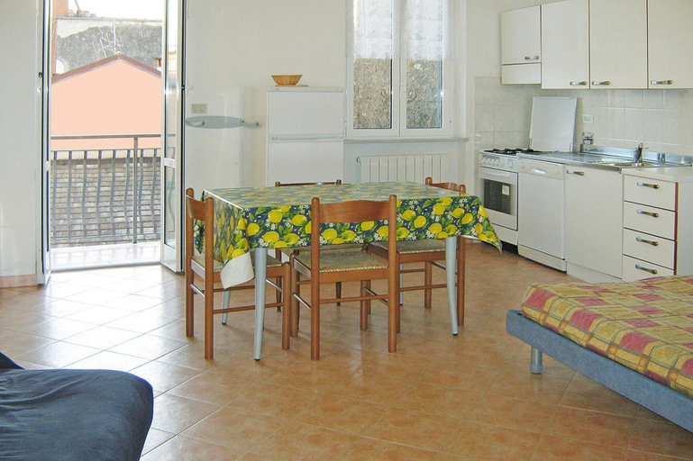 Others 5, Apartment in Mongelia, Genova