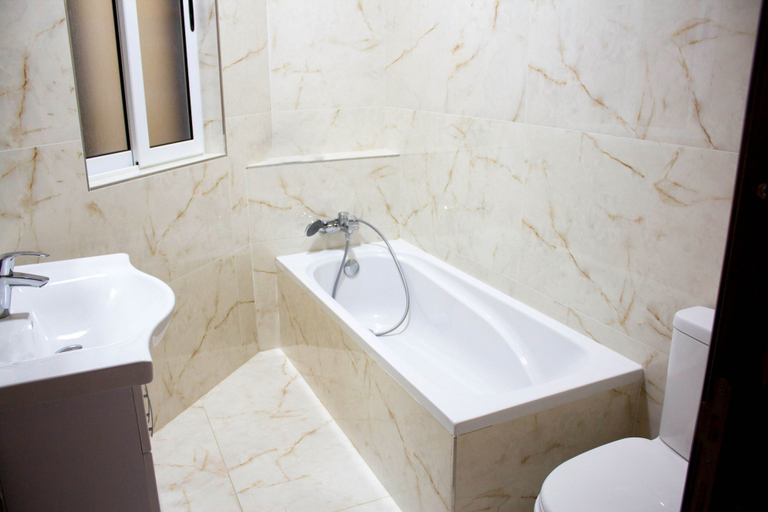 Bathroom 5, Kenn Gozitan Villa and Pool
