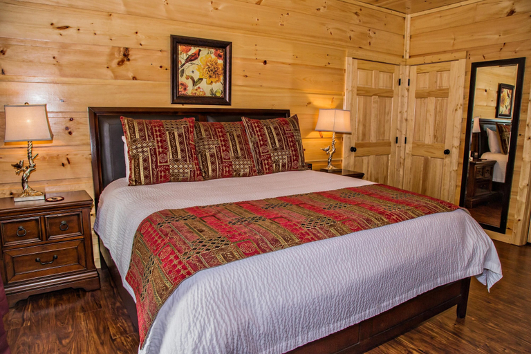 Room 3, Breathtaking 14br Cabin Elevator Views Games Hot Tubs Galore, Sevier