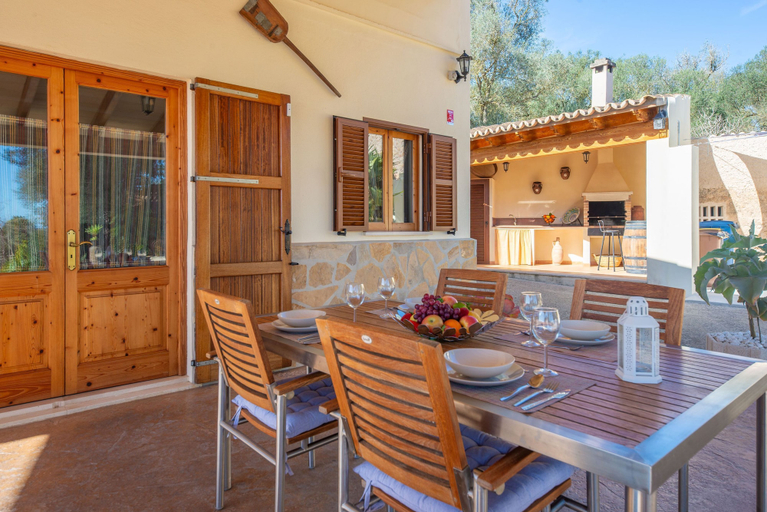 Room 2, Vista Sol in Ariany With 2 Bedrooms and 1 Bathrooms, Baleares