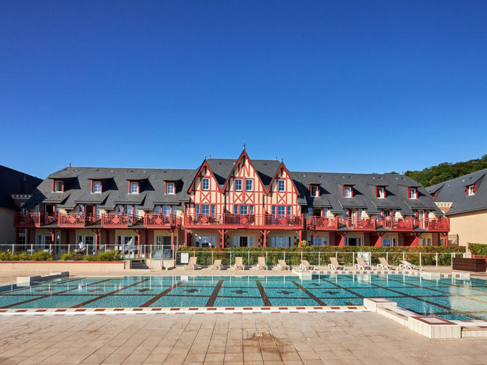 Pool 5, Terraced House in Residence & Spa With Common Pool and Sauna, Houlgate, Calvados