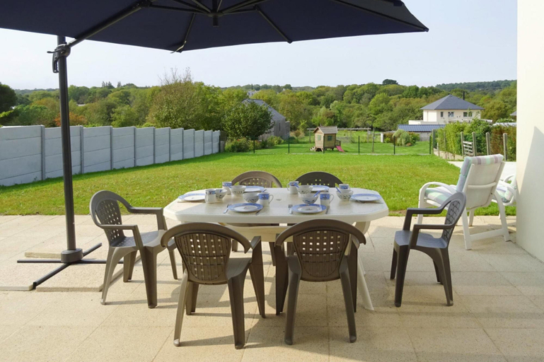 Dining 3, Holiday Home Morgat Near Sandy Beach, Finistère